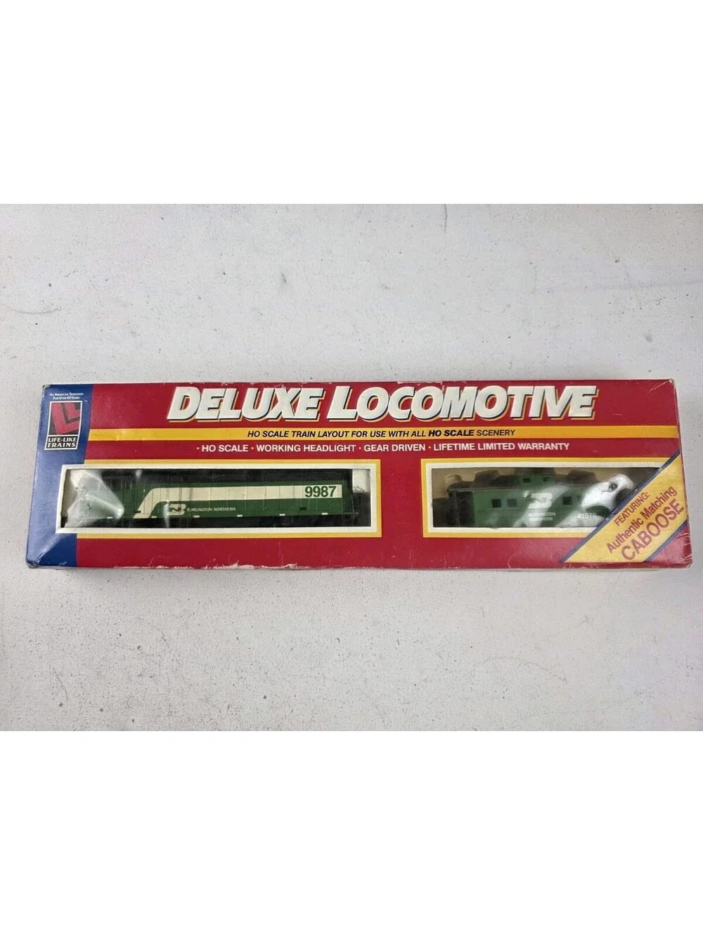 Life-Like HO Deluxe Locomotive & Caboose Burlington Northern 9987 ~ 8675 F40 NOS